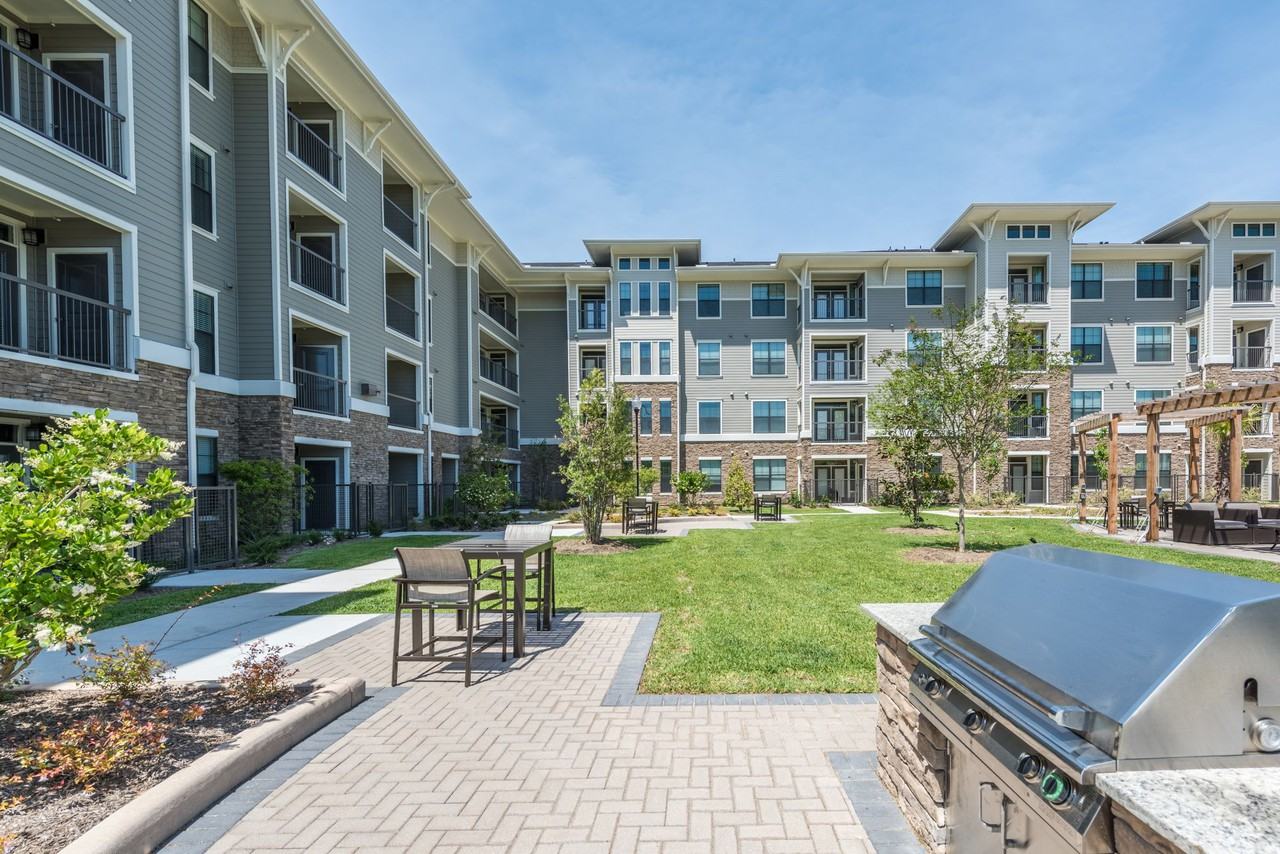 Beacon at Buffalo Pointe - Photo 2 of 24