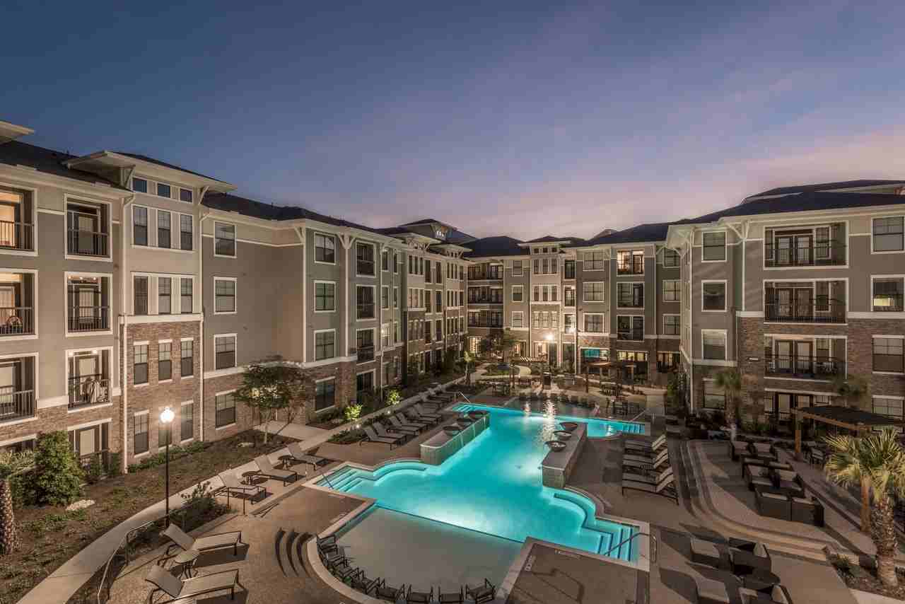 Beacon at Buffalo Pointe - Photo 3 of 24