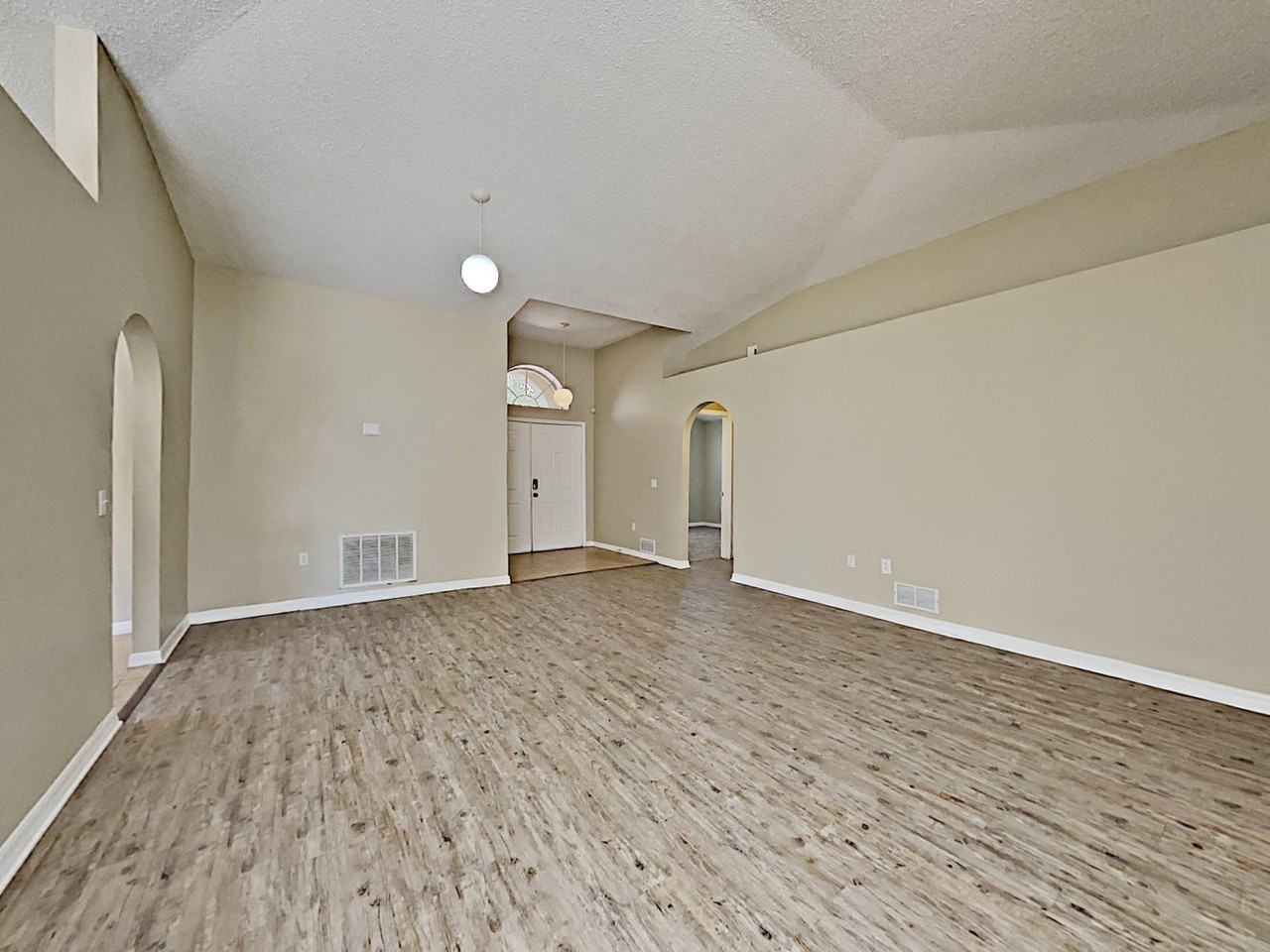 10121 Maronda Dr - Photo 3 of 14