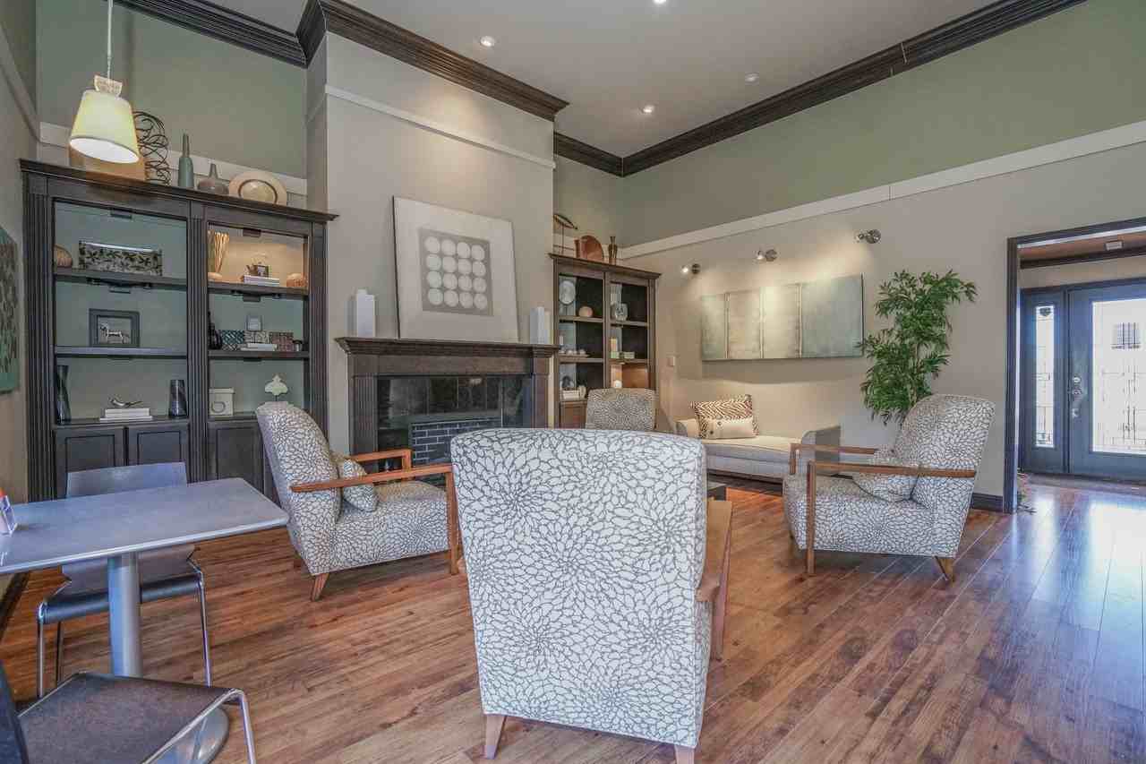 Maverick on the Loop - Photo 4 of 42