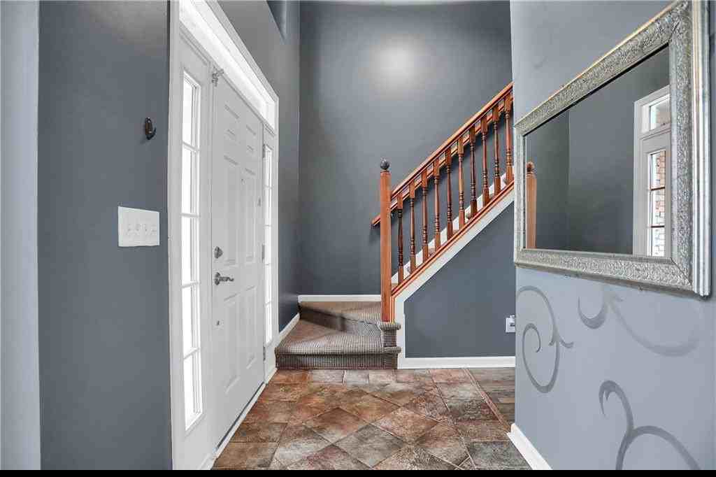 6552 Amherst Way - Photo 3 of 33
