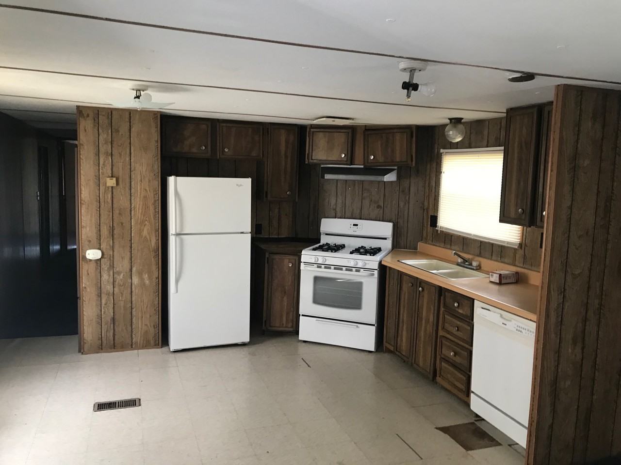 1406 8th St - Photo 3 of 8