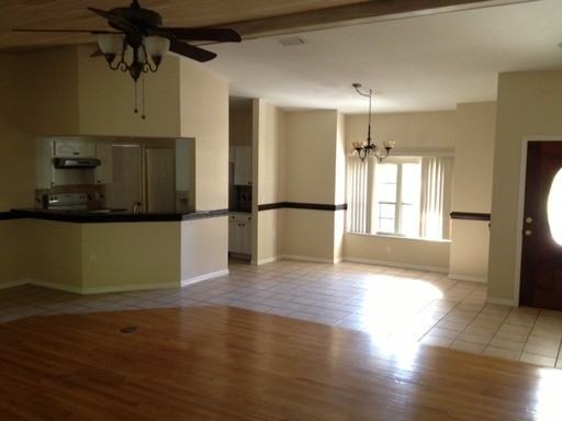 17293 Raintree Rd - Photo 3 of 18