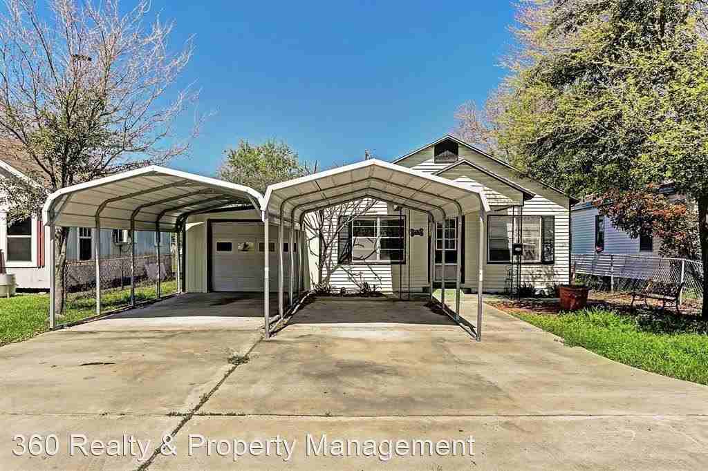 1120 2nd Ave S - Photo 2 of 10