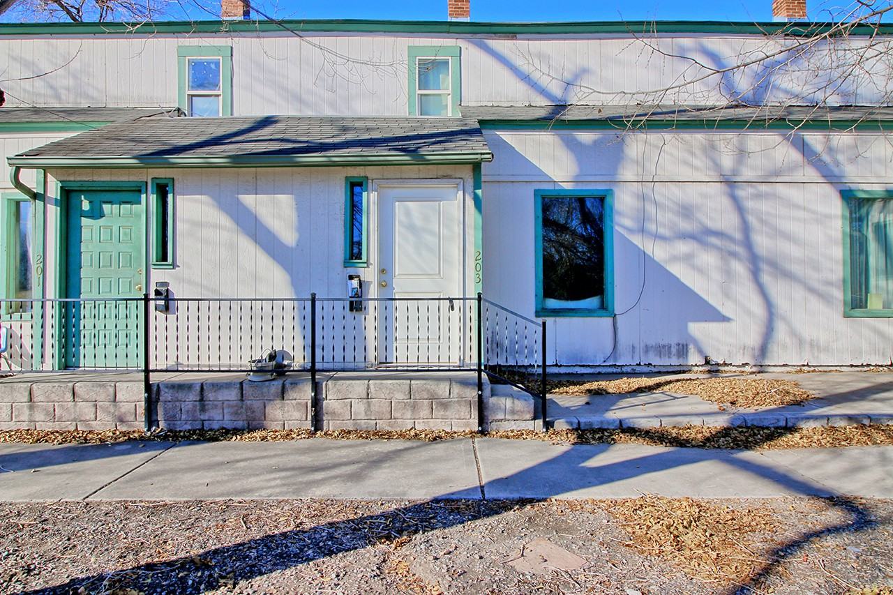 203 N 9th St - Photo 2 of 20