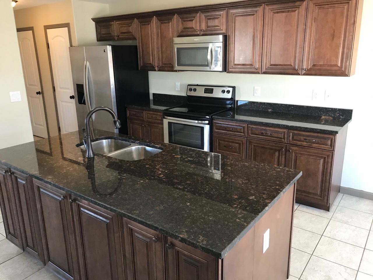 5817 Vanessa Ave - Photo 2 of 12