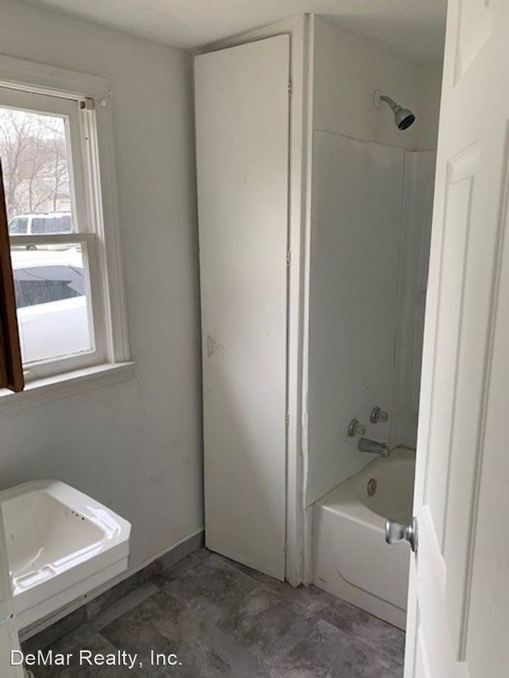 1024 Robbins Ave - Photo 3 of 9