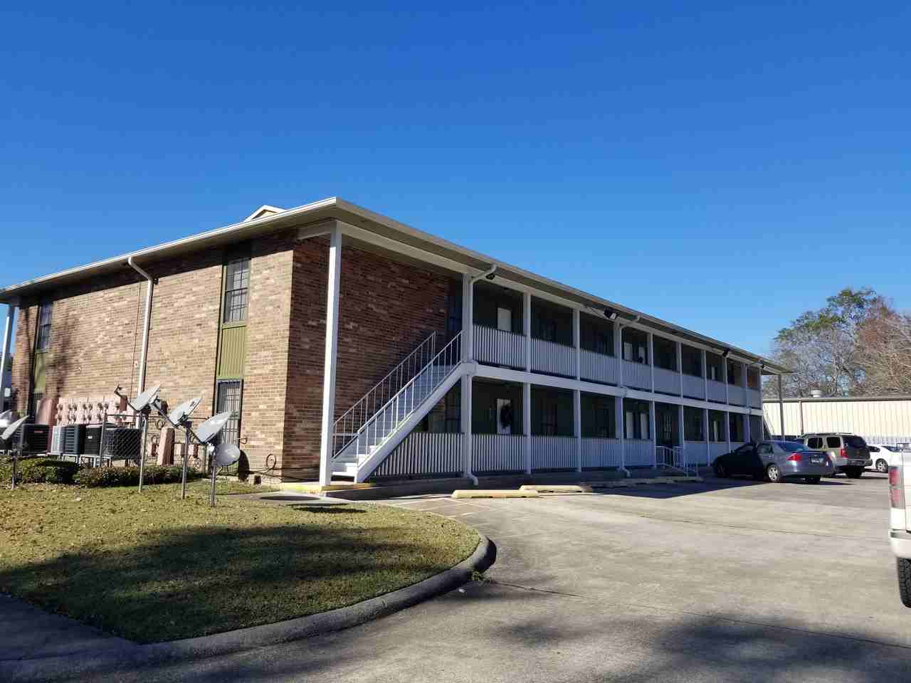 615 6Th St - Photo 2 of 16