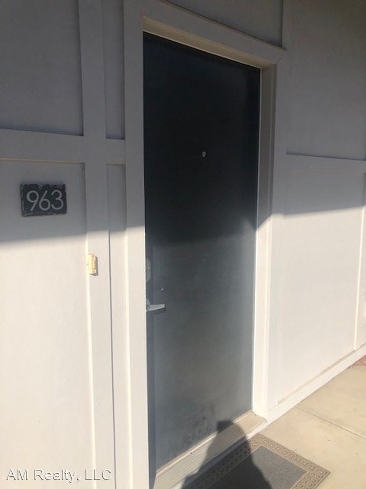 963 W Hill St - Photo 2 of 16