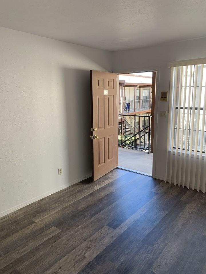 1021 Coal Ave Sw - Photo 2 of 50