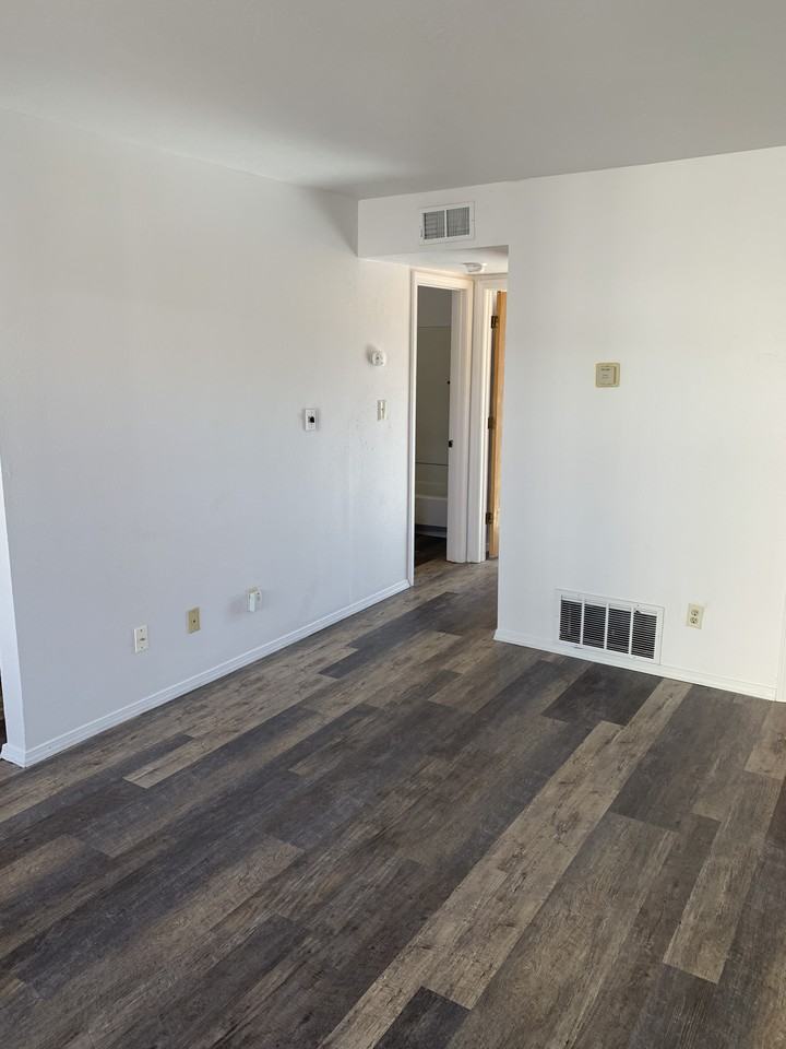 1021 Coal Ave Sw - Photo 3 of 50