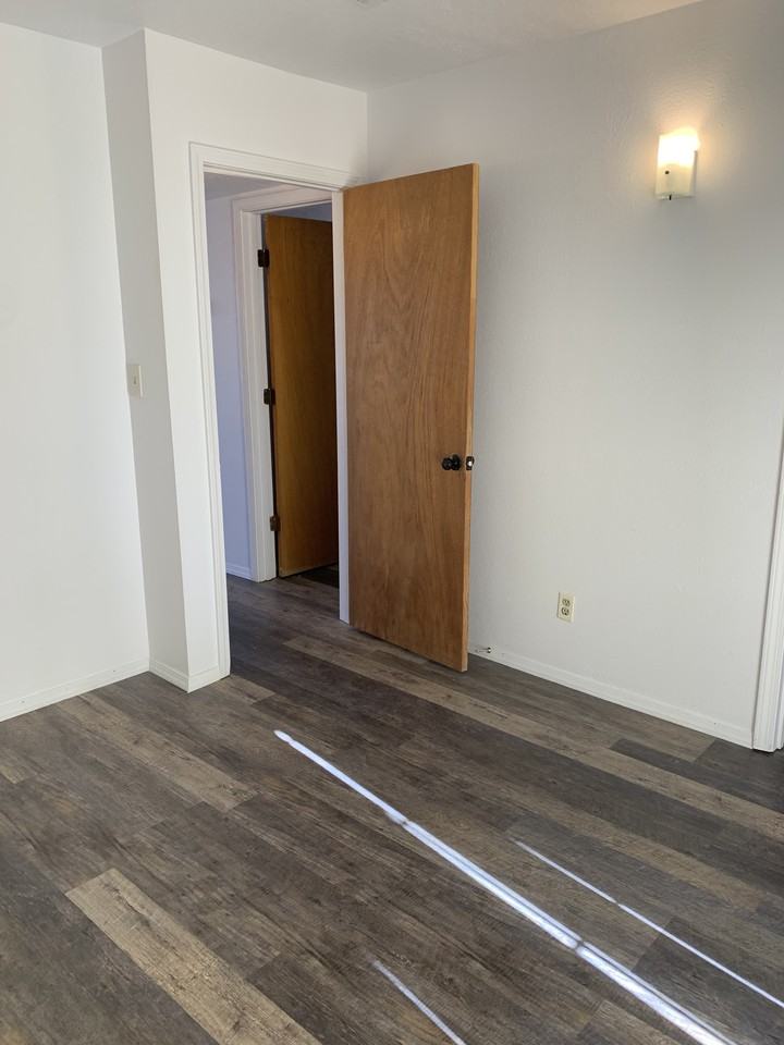 1021 Coal Ave Sw - Photo 4 of 50