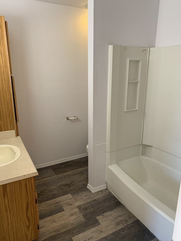 1021 Coal Ave Sw - Photo 7 of 50