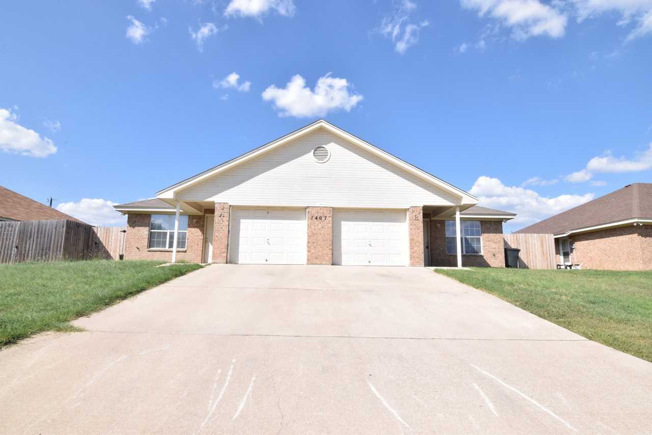 1407 Pima Trl - Photo 2 of 18
