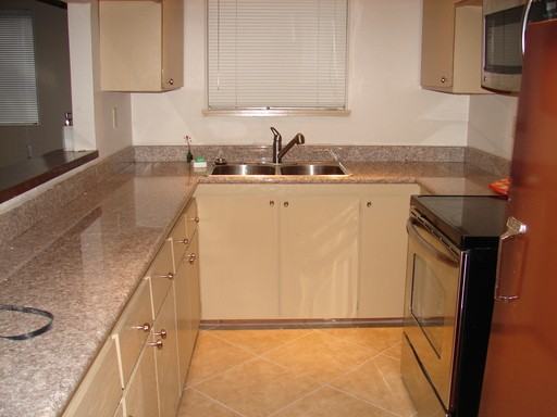 6081 Valley View Ct - Photo 3 of 10