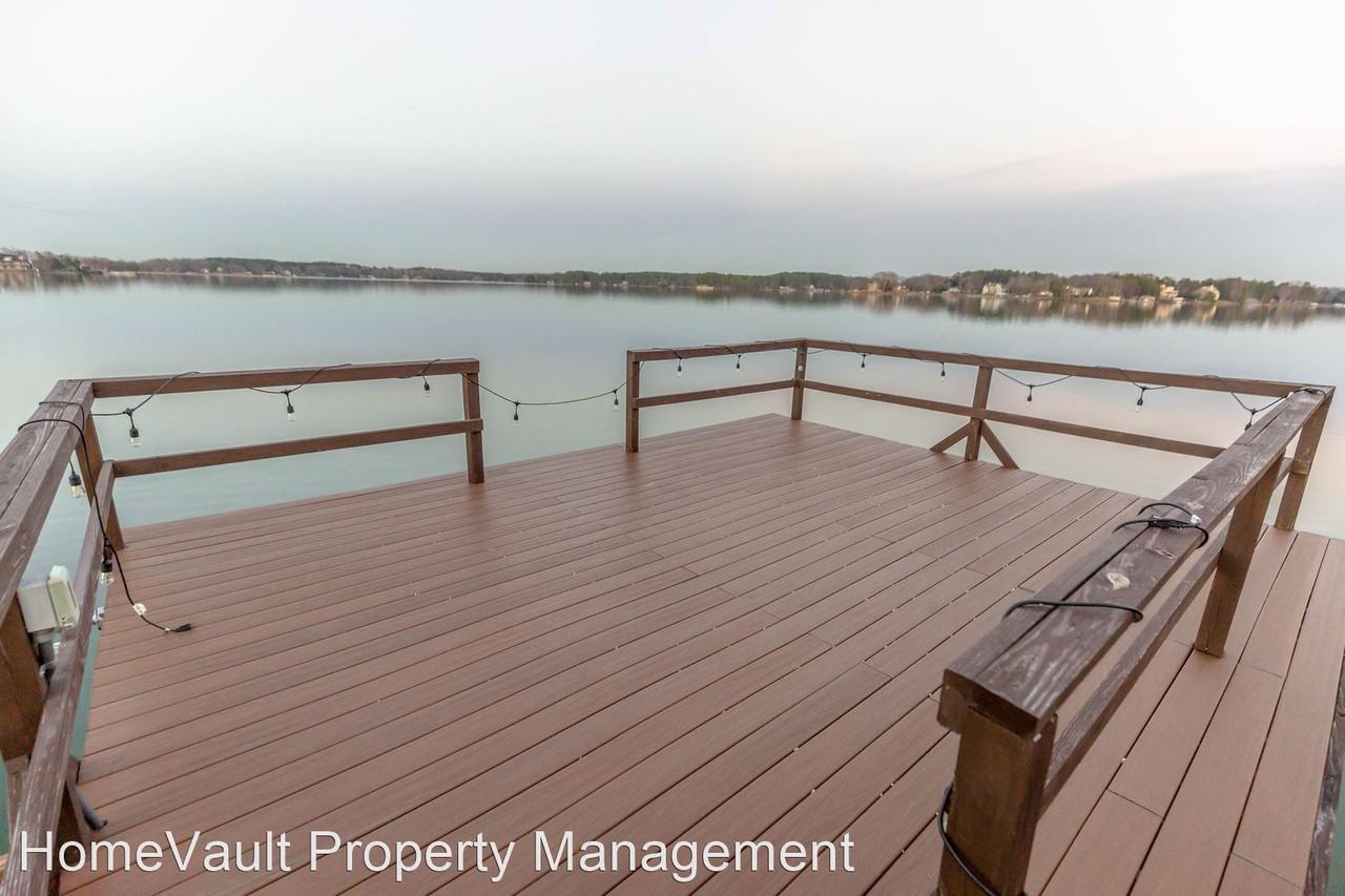 8011 Blue Water Ct - Photo 2 of 43