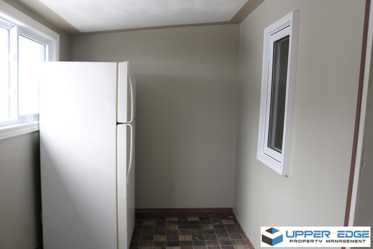 372 Roberta Ave, Winnipeg, MB R2K 0K4 1 Bedroom House for 1,095/month