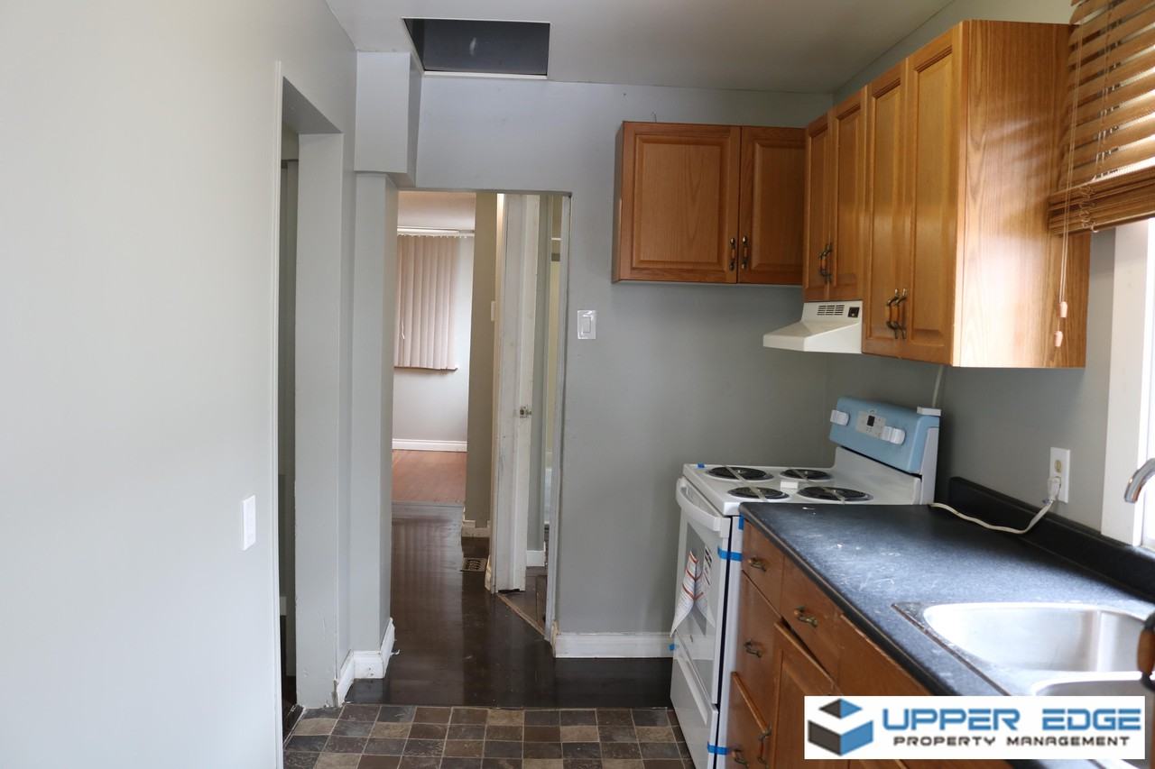 372 Roberta Ave - Photo 3 of 9