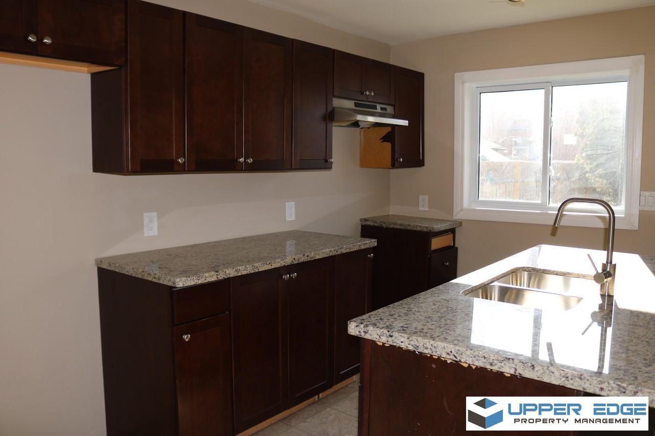 332 Riverton Ave - Photo 3 of 23
