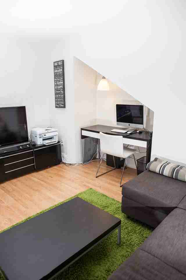 67 Gainsborough Rd - Photo 3 of 10