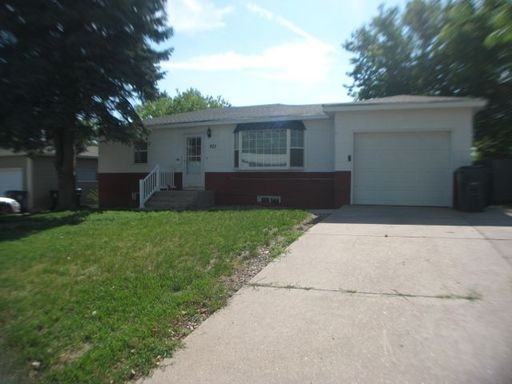 921 Worth Dr - Photo 2 of 16