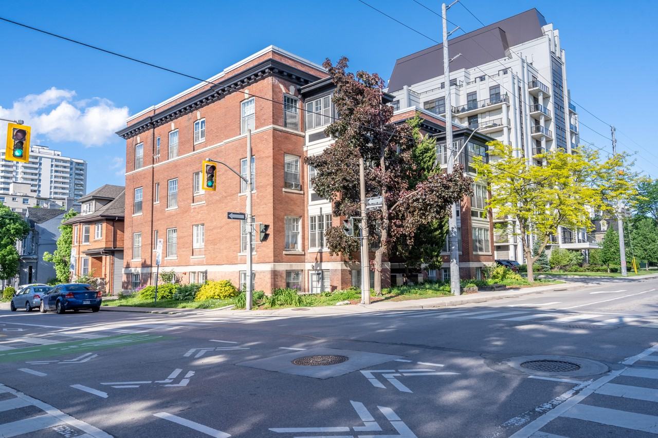 Durand Units Charlton and Bay Apartments 100 Charlton Avenue West 8