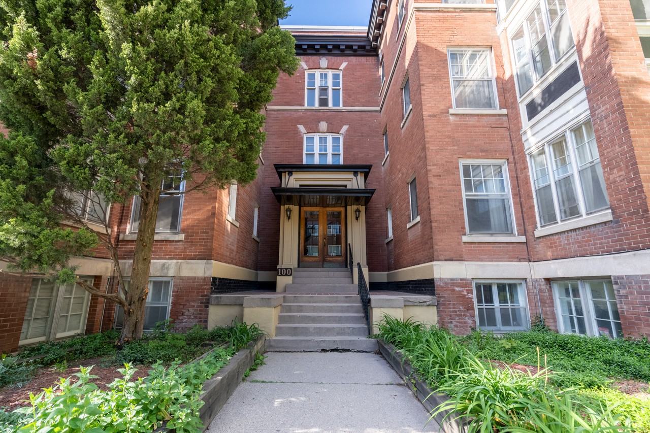 Durand Units Charlton and Bay Apartments 100 Charlton Avenue West 8