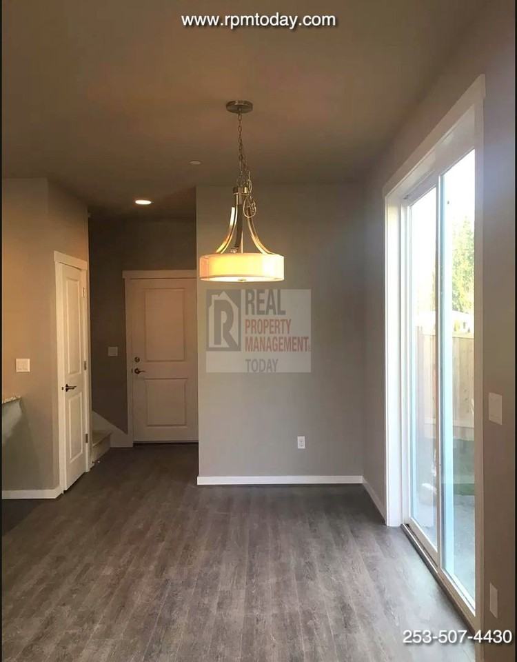 1539 Amethyst St Se - Photo 4 of 10