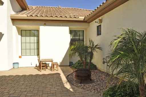 934 Elm St - Photo 3 of 32