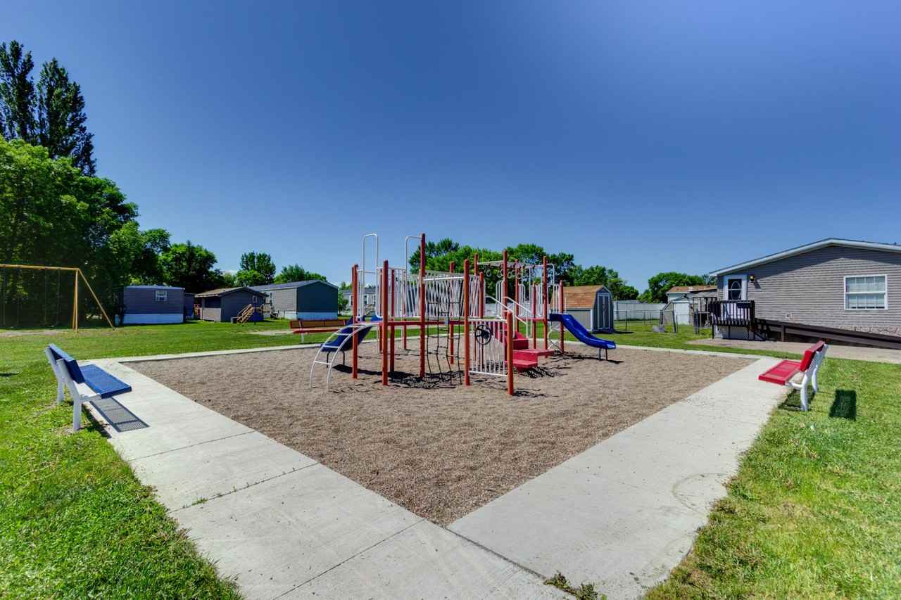 President's Park 184 Filmore Ave, Grand Forks, ND 58201 Apartment