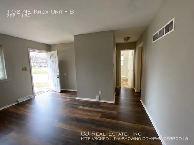 102 102 NE Knox Unit #B - Photo 3 of 10