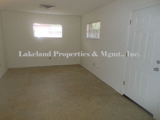 1022 Lakewood Ct - Photo 2 of 10