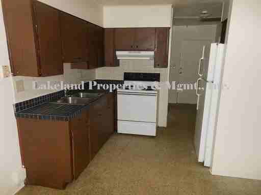 1022 Lakewood Ct - Photo 3 of 10