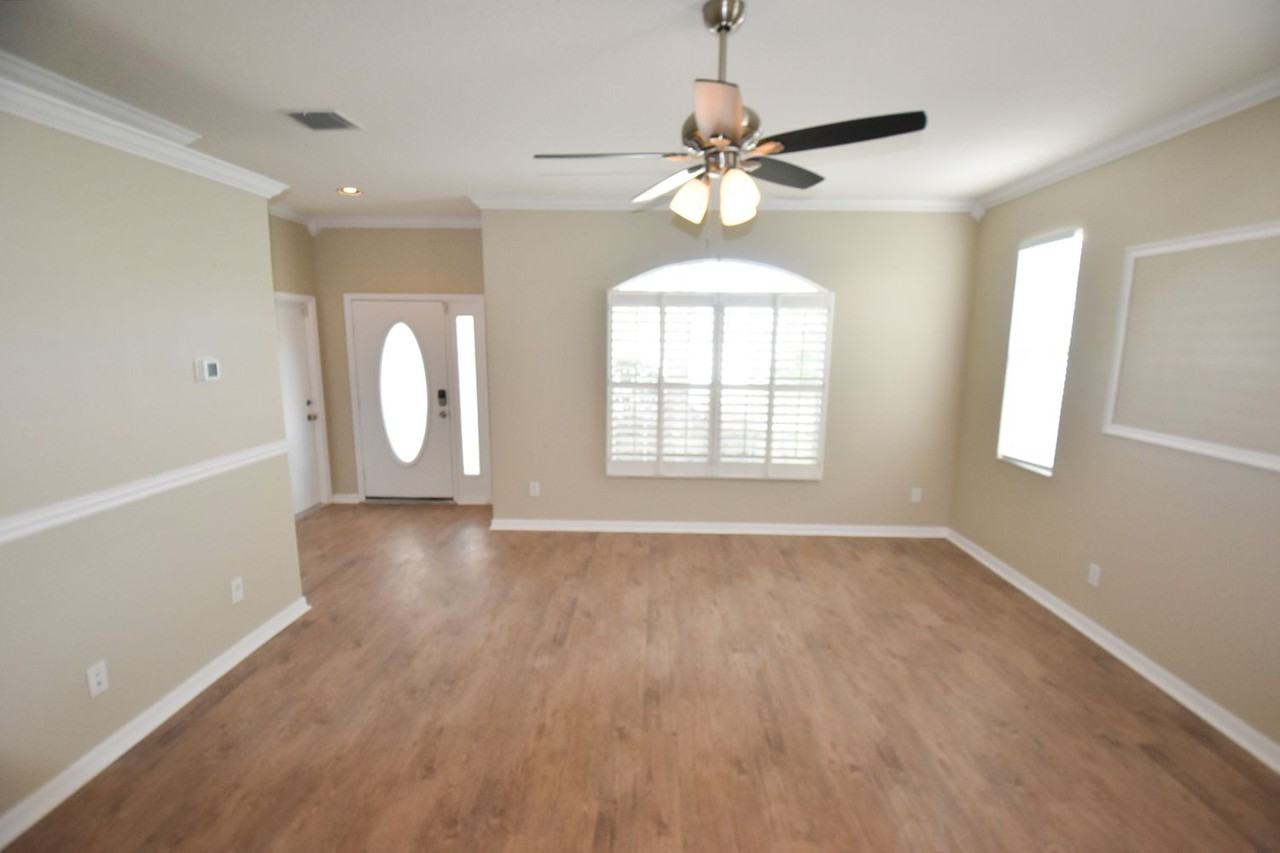 11519 Leda Ln - Photo 2 of 14