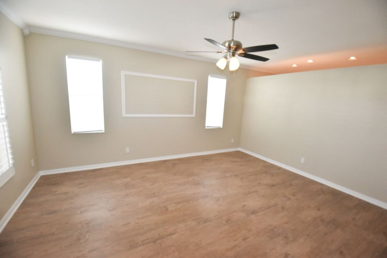 11519 Leda Ln - Photo 3 of 14