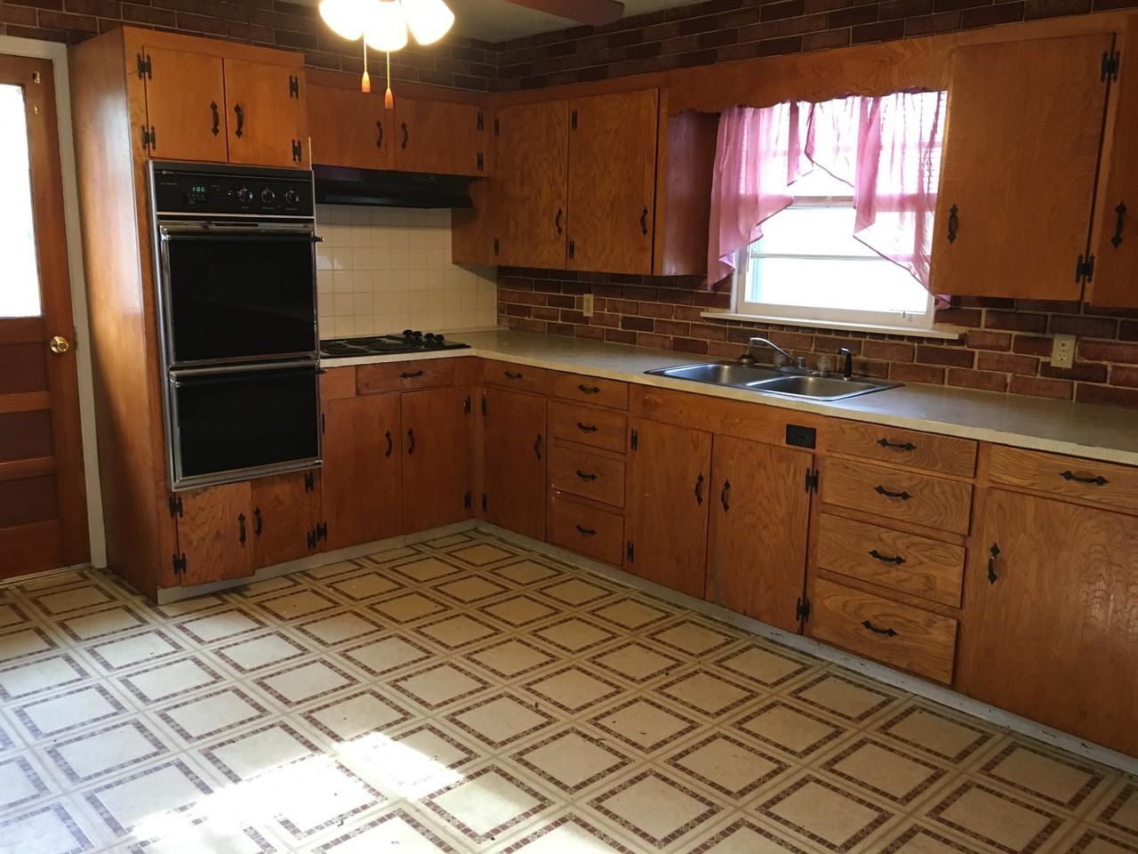 702 S 23rd St - Photo 2 of 22