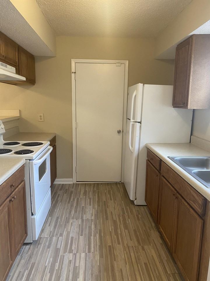 10706 Meadow Lea Dr - Photo 2 of 17