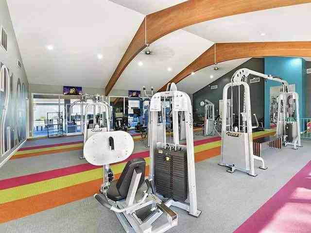 38000 Camden St - Photo 2 of 14