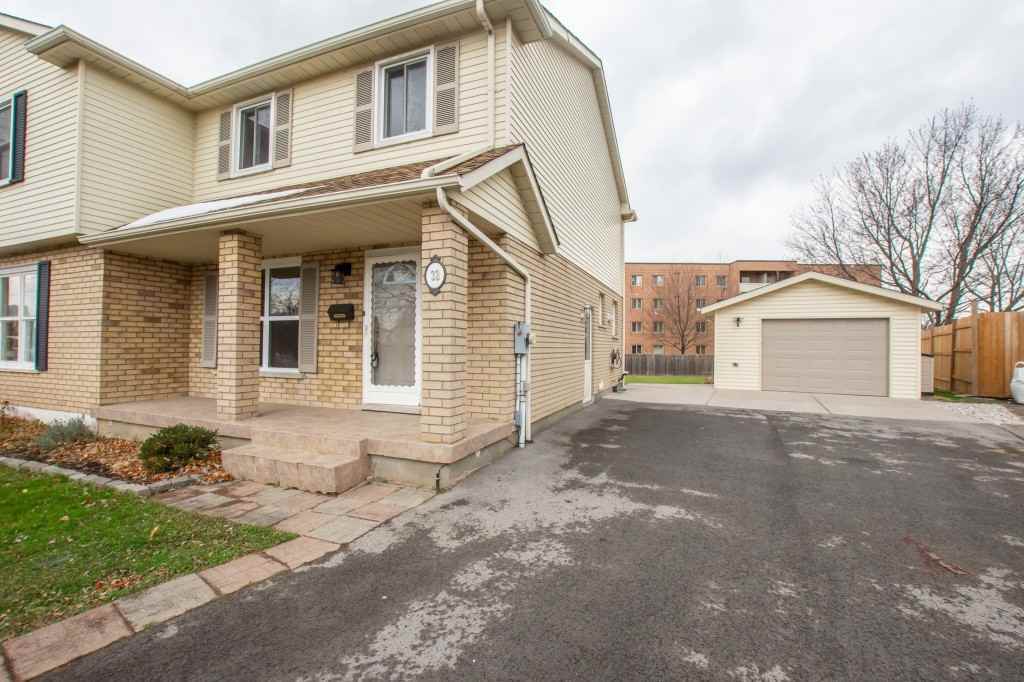 32 Vintage Crescent - Photo 2 of 20