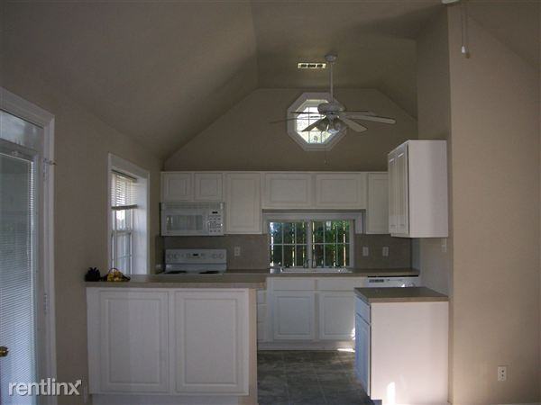 602 E Canal St - Photo 2 of 6