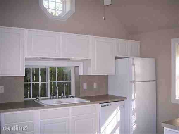 602 E Canal St - Photo 3 of 6