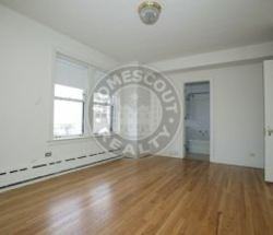 534 W Stratford Pl - Photo 2 of 6