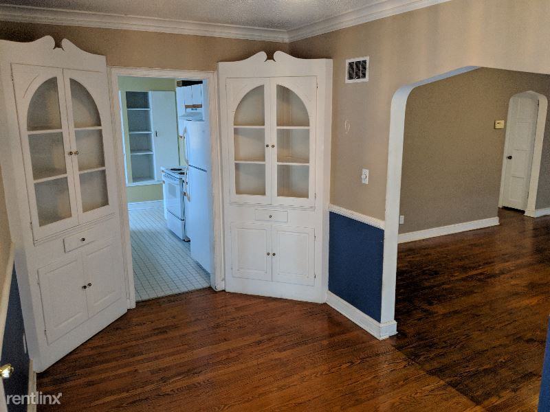 627 E 63rd Ter - Photo 3 of 22