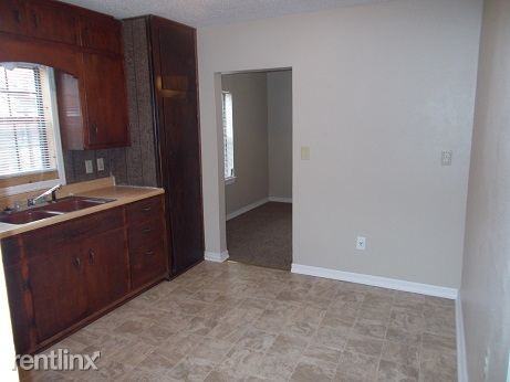 1019 Adams Ave - Photo 2 of 8