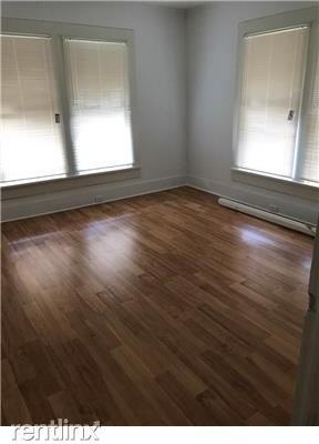 318 Virginia Ave - Photo 3 of 4