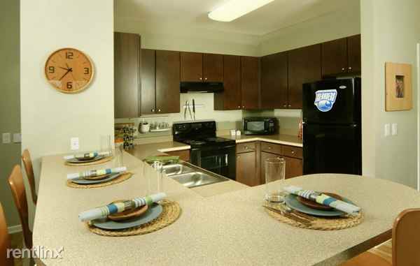 Campus Quarters - Photo 3 of 7