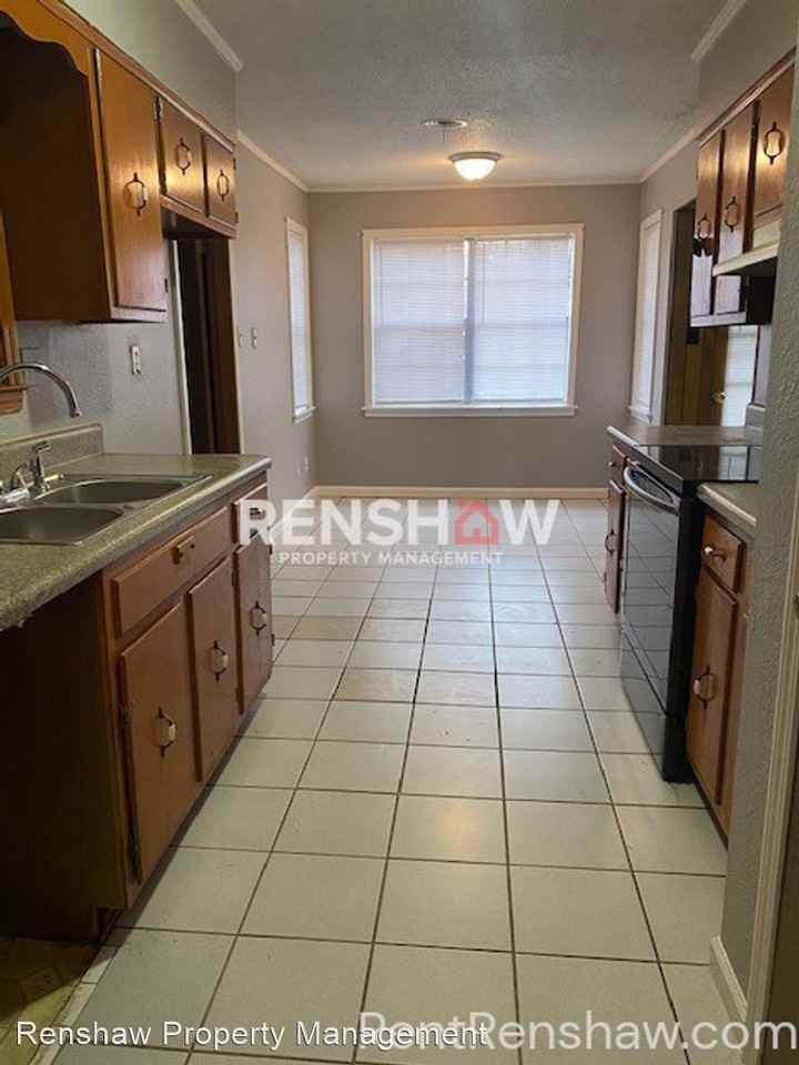 6124 Chinaberry Dr - Photo 3 of 12