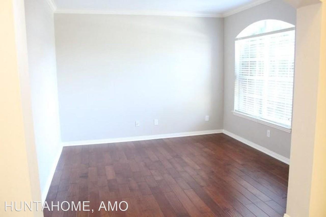 309 Huffman Blf - Photo 3 of 28