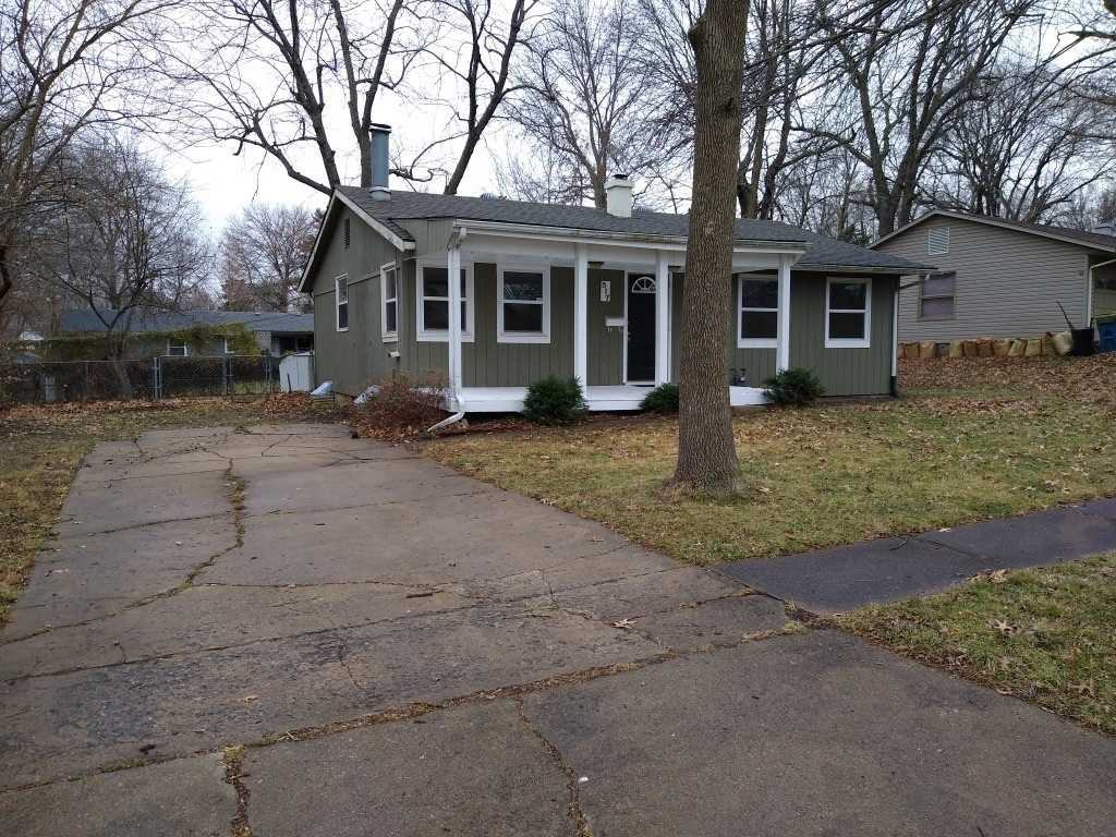 517 Se 4th St - Photo 2 of 11