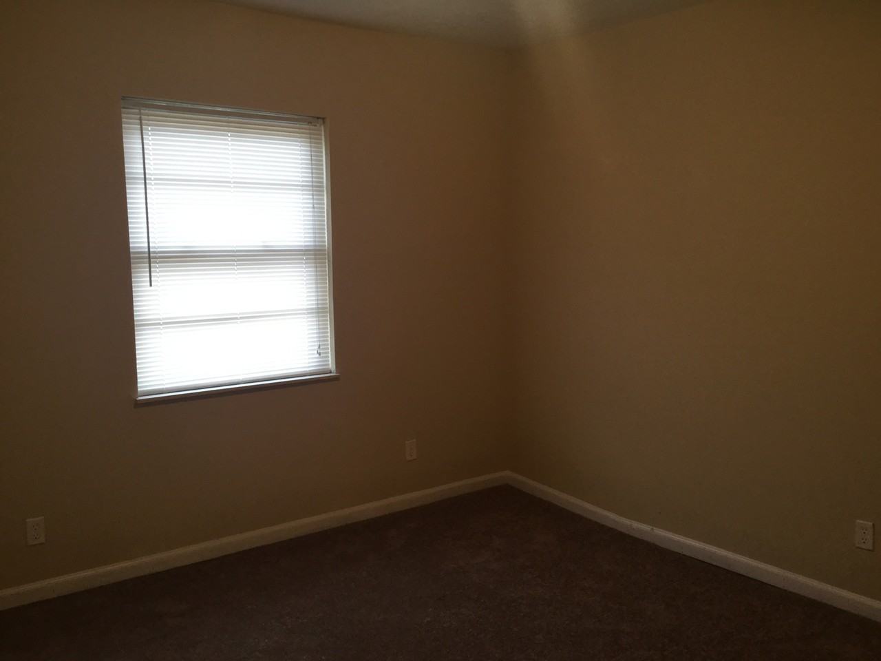 1129 Virginia Ave - Photo 2 of 6